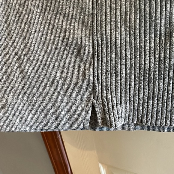 Rafaella-XL-gray-long sleeve sweater with faux leather trim, rib detailing top. - Picture 6 of 12